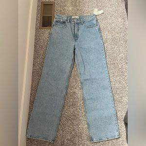 Abercrombie 90’s High Rise Relaxed Jean